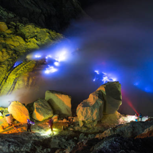 One-and-Only-Blue-Fire-Banyuwangi-yang-hanya-Dapat-Dilihat-di-Malam-Hari