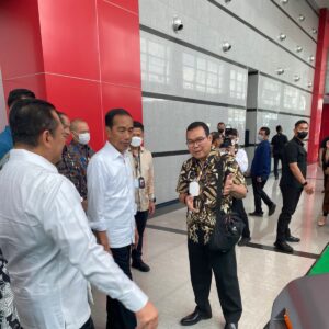 Presiden-Jokowi-Menghadiri-IIMS-di-Booth-Fin-Komodo