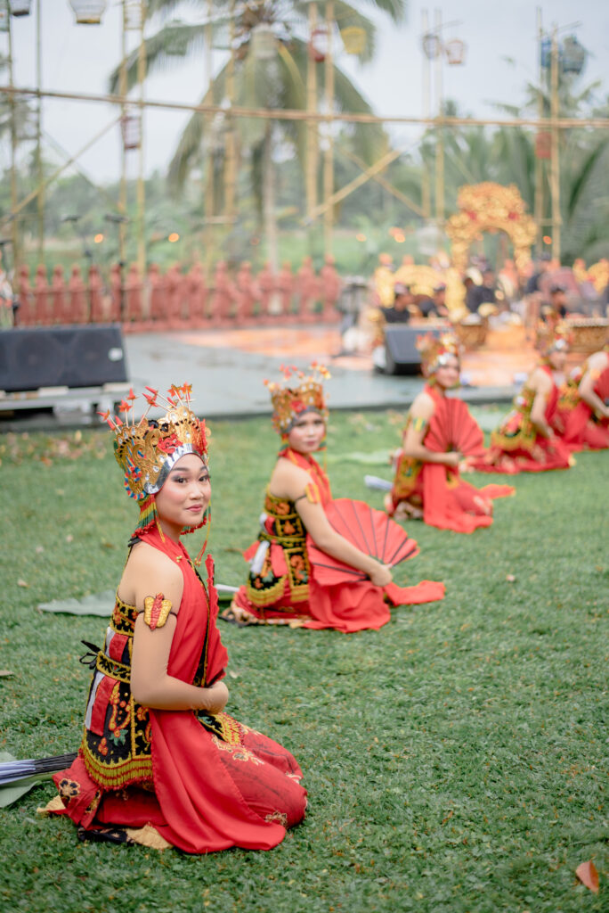 penari sendratari meras gandrung