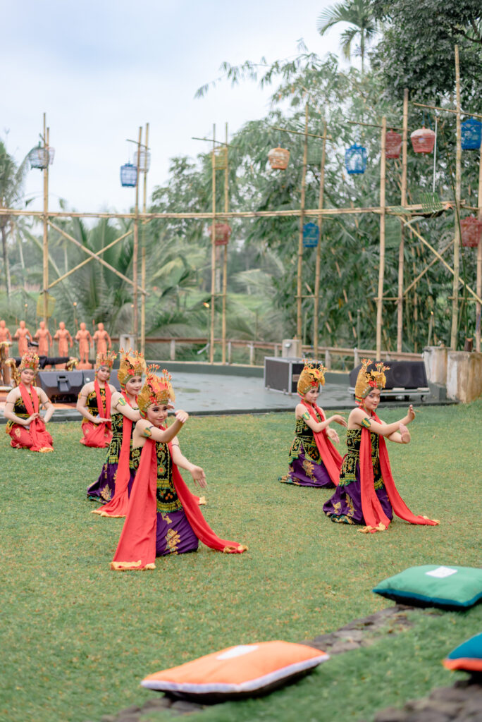 penari sendratari meras gandrung